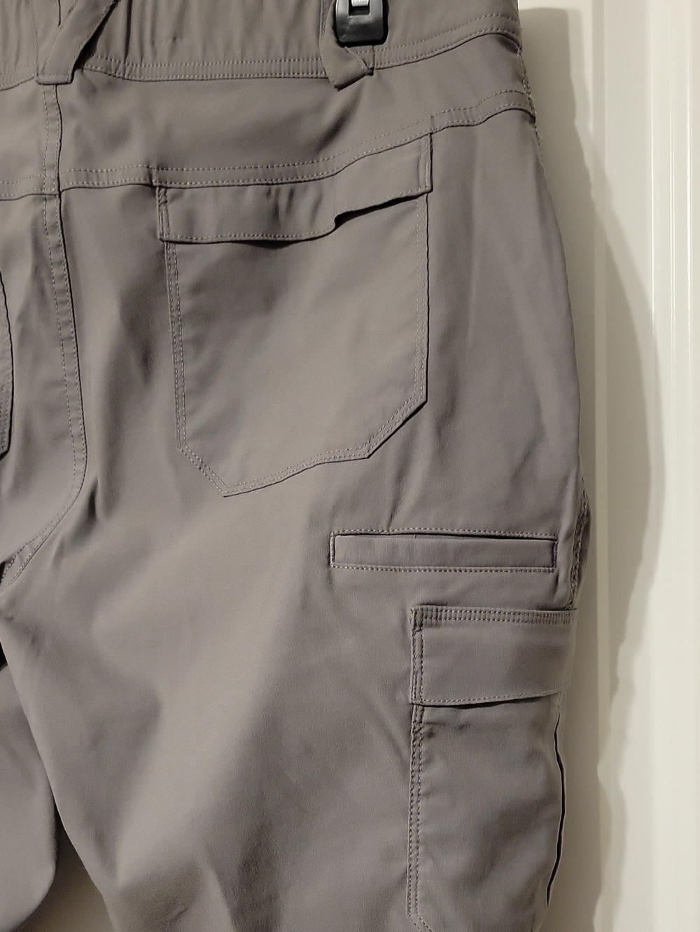 Duluth Trading Women's Dry On The Fly Capris, Size 16, Like New. - Picture 7 of 7